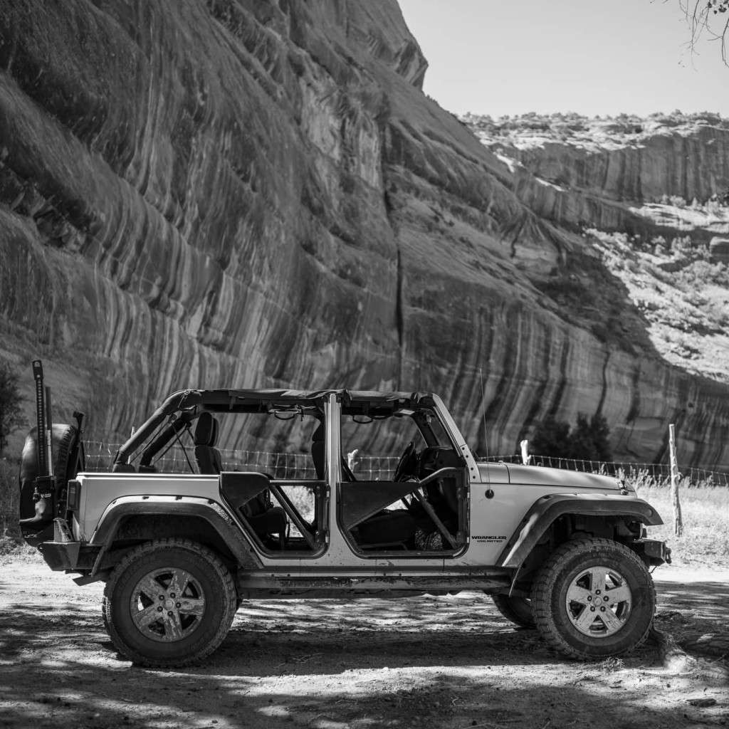 Jeep inside Canyon de Chelly